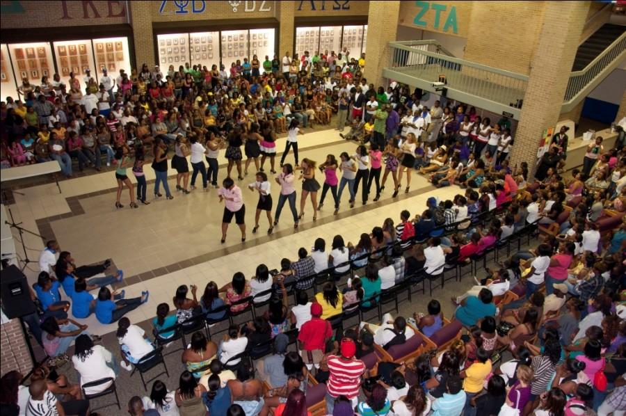 NPHC+holds+Greek+forum+for+new+students