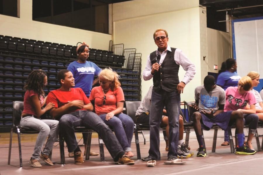 Dr. Wand mesmerizes students at annual Welcome Week show