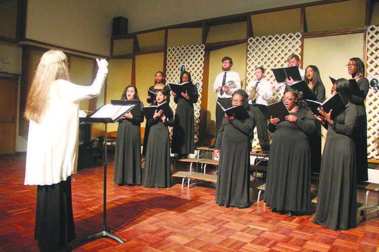 The FMU Concert Choir performs a concert on Dec. 3 with Cut
Time, the show choir. The concert’s theme is “We Will Survive.”