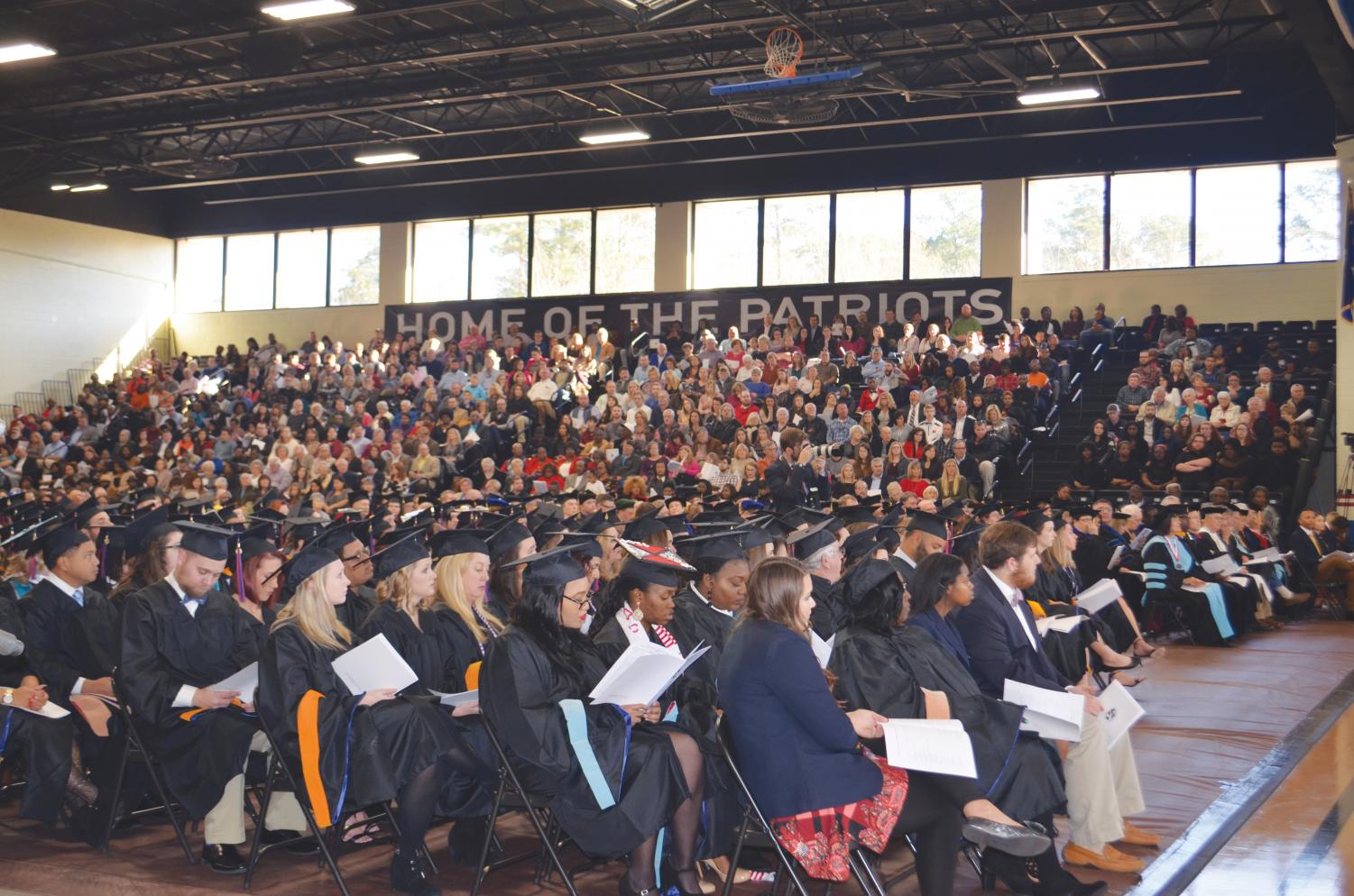During the fall 2017 Commencement ceremony, FMU gains 309 new alumni. Among the graduating students, 32 graduated with honors and three received university honors.