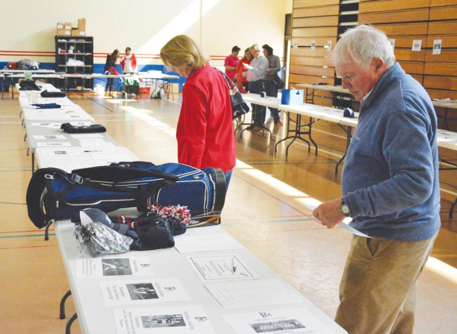 Members of the FMU community look through the items up for auction during the 2018 Homecoming Silent Auction. Proceeds from the auction go to the FMU Athletics Department. 