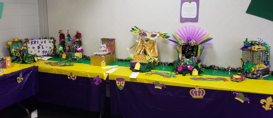Displays+lined+the+tables+in+CEMC+for+the+third-annual+Mardi+Gras+event+shoebox+decoration+competition.