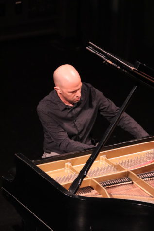 Italian pianist Andre Gualdi kick starts FMU Artist Series at
PAC.