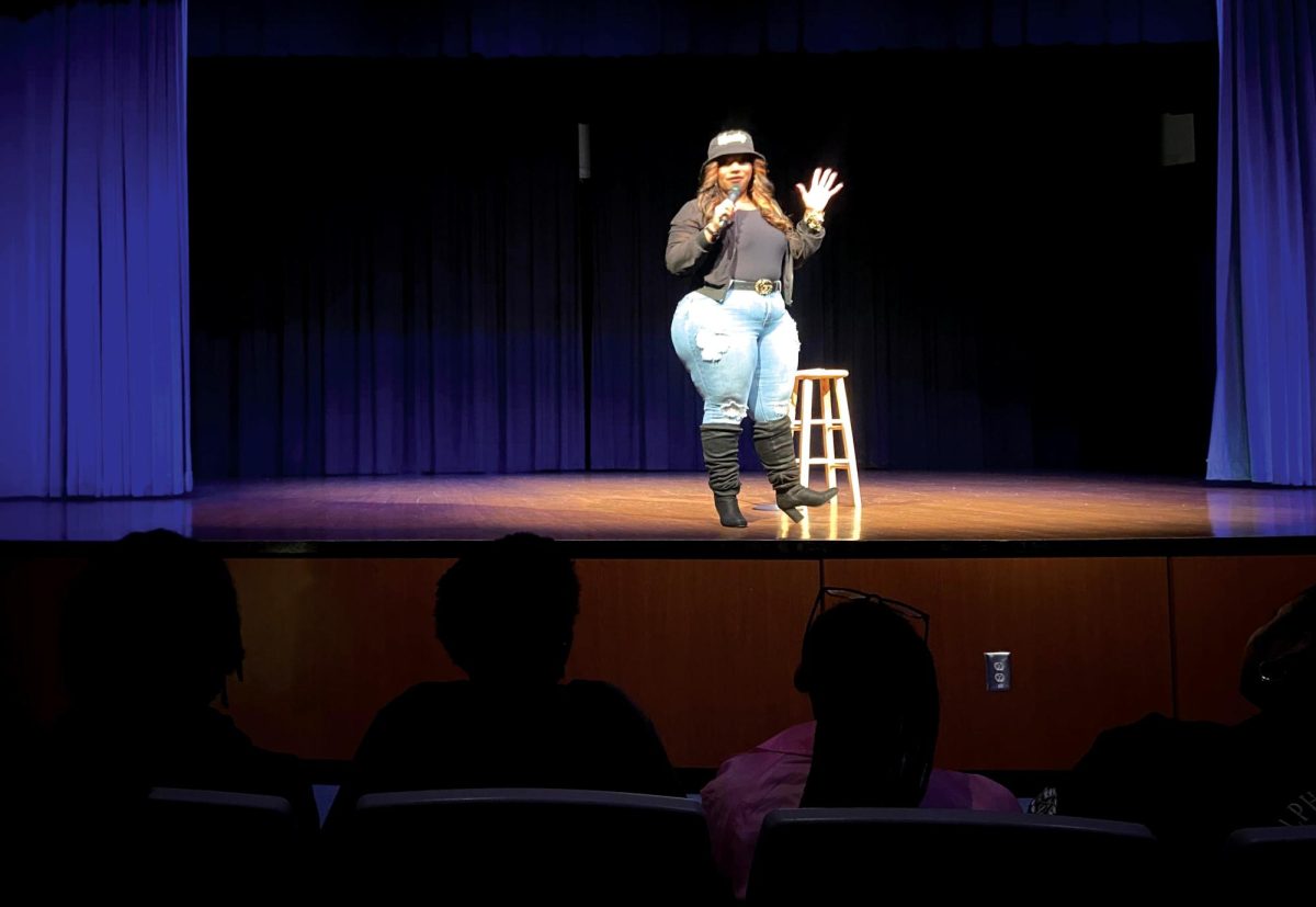 Comedian Kelly Davis performs stand-up for students.