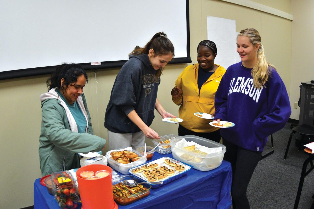 Students try international foods in new MOLA: 100 course.